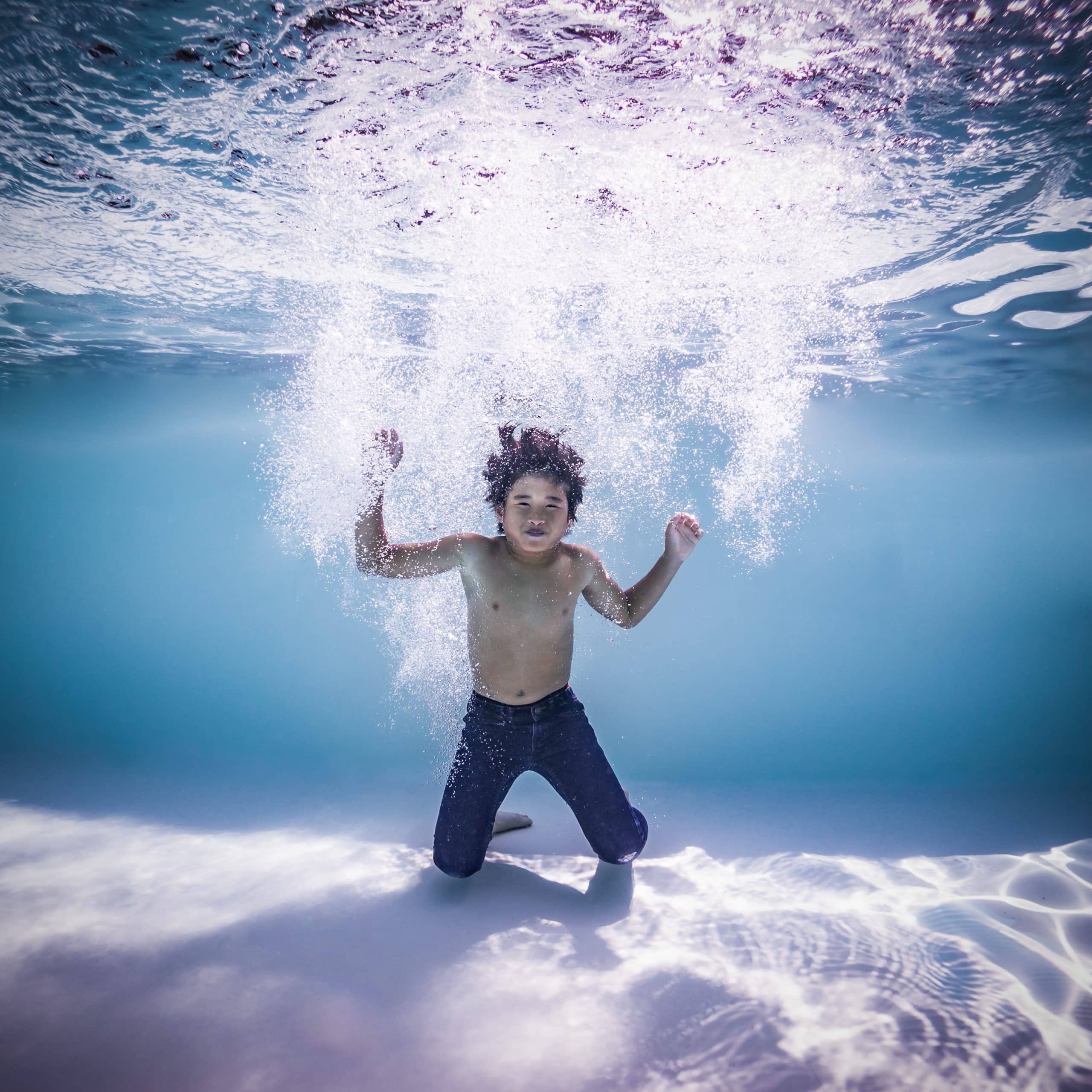 Séance aquatique avec un enfant.